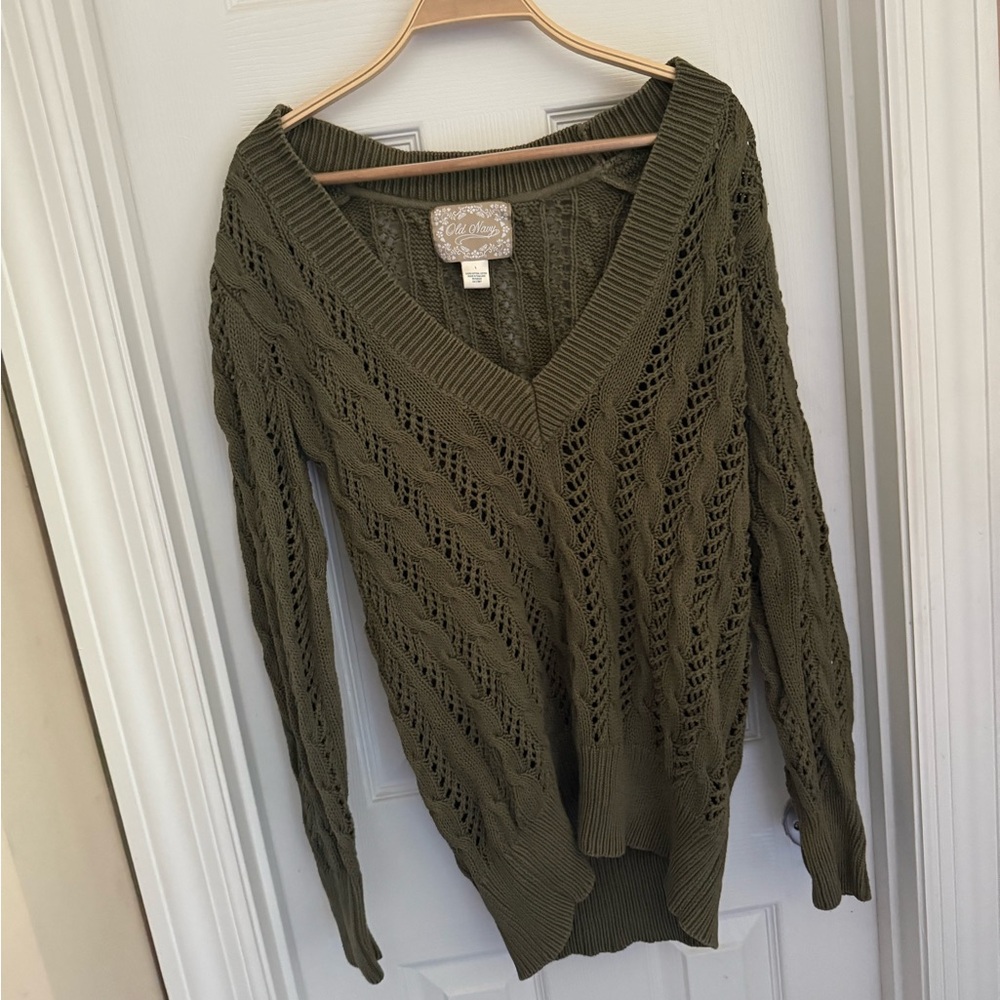 Old Navy V-Neck Sweater in Olive